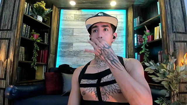 Donovan_Desmond Show in webcam