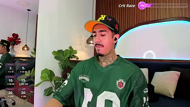 Pertunjukan Kamera Web Donovan_Desmond