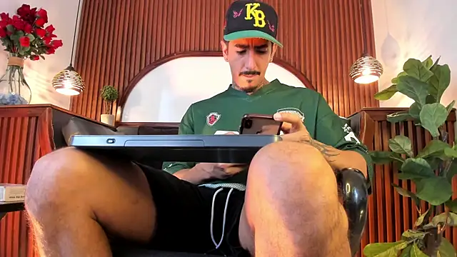 Donovan_Desmond Webcam-Show