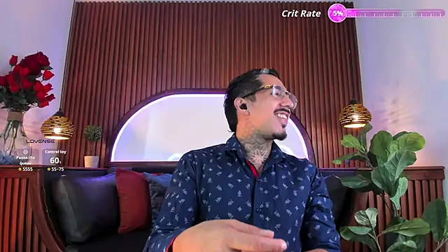 Donovan_Desmond Show in webcam