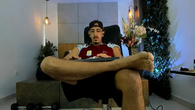Donovan_Desmond Adlı Modelin Web Kamerası Şovu