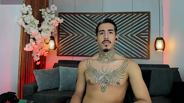 Donovan_Desmond Show in webcam