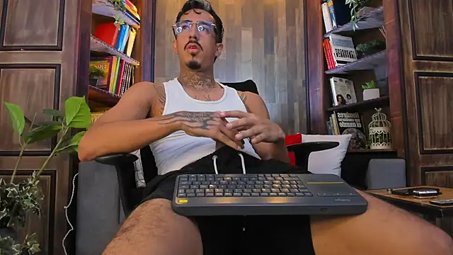 Donovan_Desmond Adlı Modelin Web Kamerası Şovu