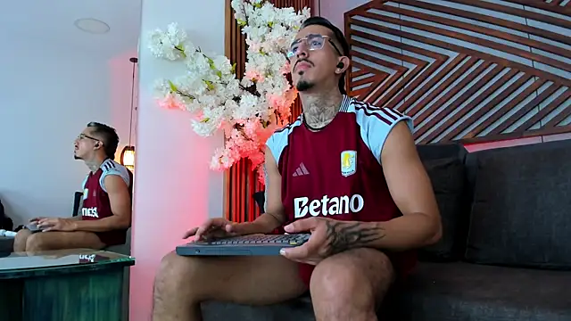 Donovan_Desmond Show Webcam