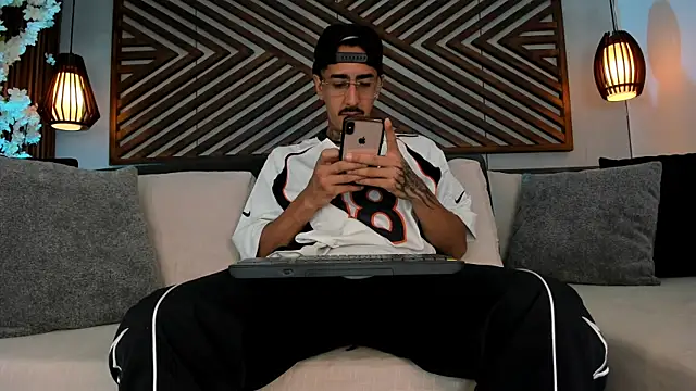 Donovan_Desmond Show Webcam