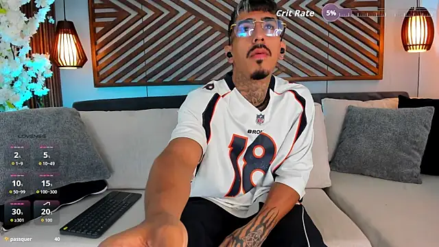 Donovan_Desmond Live XXX-Chat