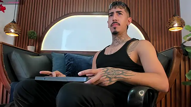 Donovan_Desmond webcam show
