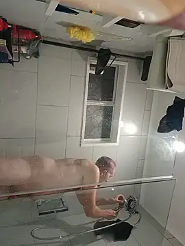 Pokazy przed kamerką – Smoothsilkcock