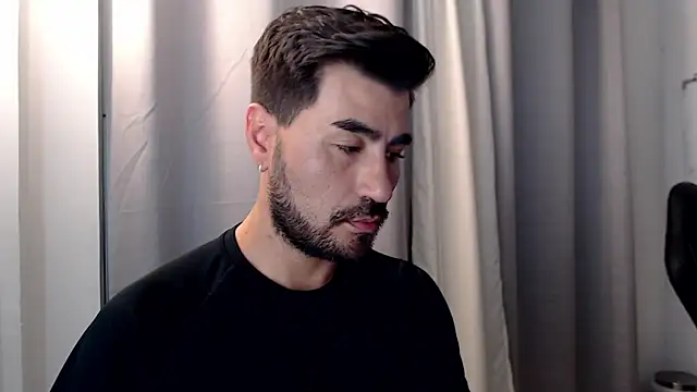 ThomassBrooks: διαδικτυακό σόου στην κάμερα
