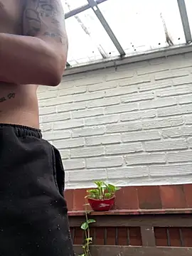 AlphaMasterXxx Show in webcam