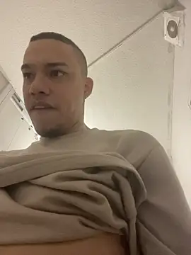 AlphaMasterXxx Show in webcam