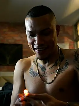 AlphaMasterXxx 网络视讯表演