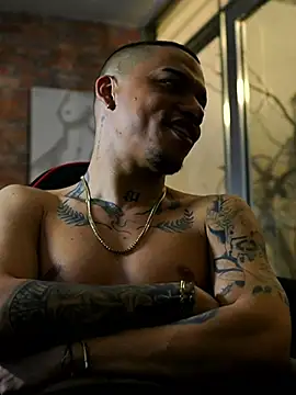 AlphaMasterXxx Show in webcam