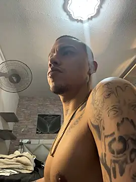 Show modela AlphaMasterXxx na web-kameri