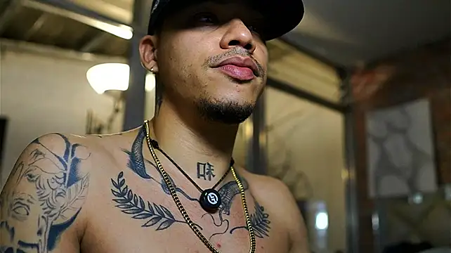 Show modela AlphaMasterXxx na web-kameri
