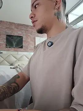 AlphaMasterXxx webcam show