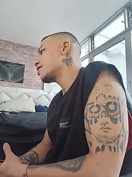 הופעת וובקאם של AlphaMasterXxx