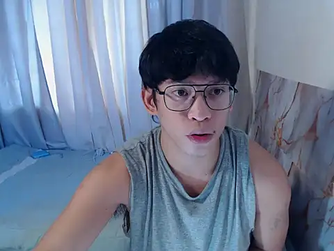 pinkcock_froi2305's Webcam Show