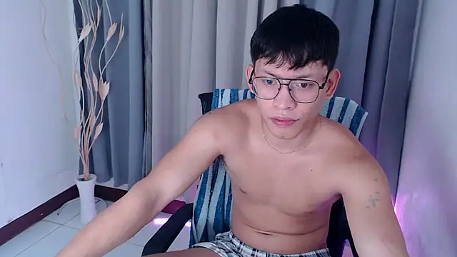 pinkcock_froi2305n Webbikameraesitys