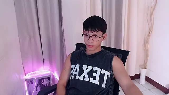 pinkcock_froi2305 网络视讯表演