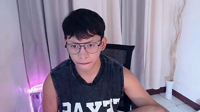 pinkcock_froi2305 Show Webcam