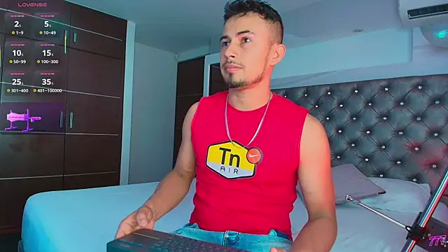 Show de Valentiinoss na webcam