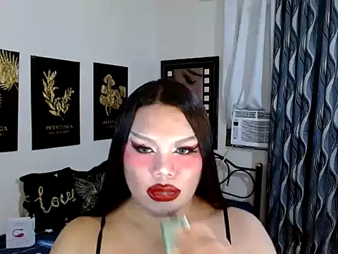 TSbrianaHugeCock's Webcam Show