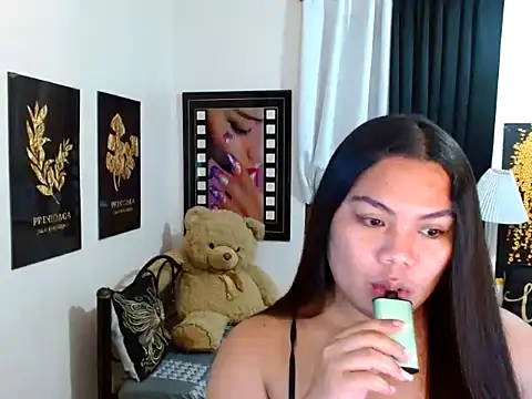 TSbrianaHugeCockのウェブカメラショー