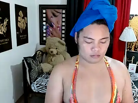 Webkamerová show TSbrianaHugeCock