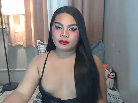 Show modela TSbrianaHugeCock na web-kameri