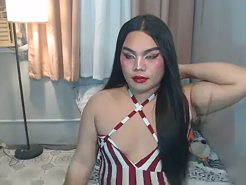 הופעת וובקאם של TSbrianaHugeCock