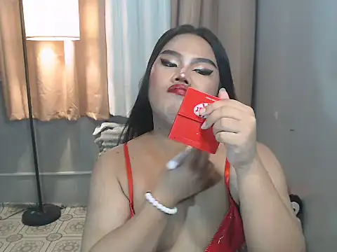 Show modela TSbrianaHugeCock na web-kameri