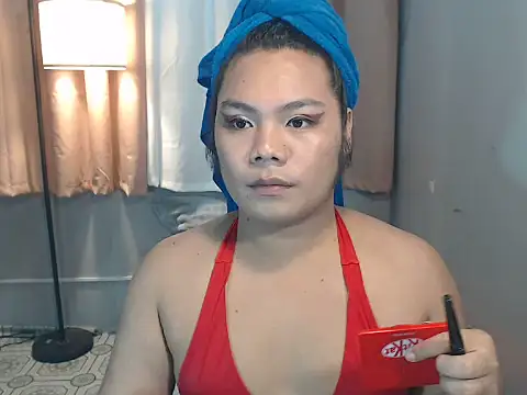 Show modela TSbrianaHugeCock na web-kameri
