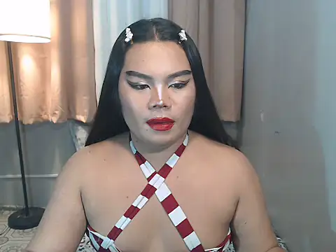 TSbrianaHugeCock webkamerás műsora