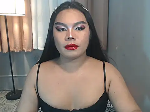 TSbrianaHugeCock webkamerás műsora
