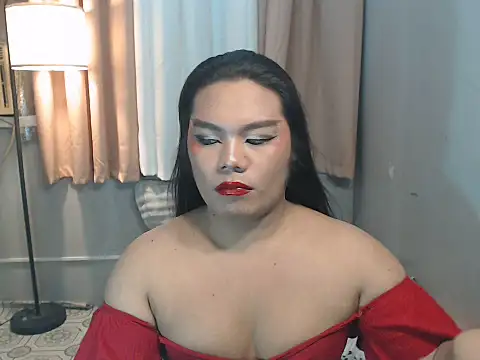 Show modela TSbrianaHugeCock na web-kameri