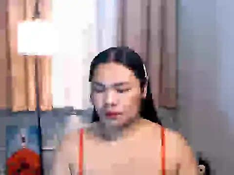 Show modela TSbrianaHugeCock na web-kameri