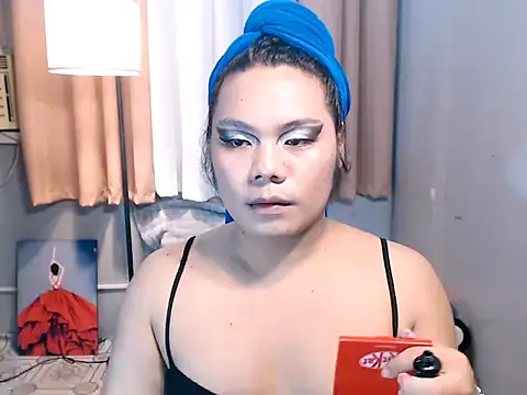 Show modela TSbrianaHugeCock na web-kameri