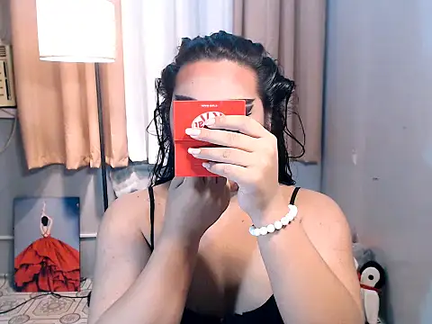 Show modela TSbrianaHugeCock na web-kameri