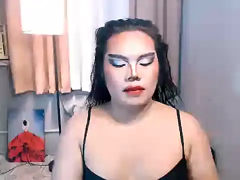 Show modela TSbrianaHugeCock na web-kameri