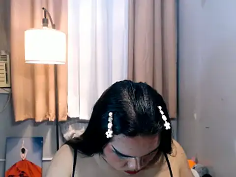 Show modela TSbrianaHugeCock na web-kameri