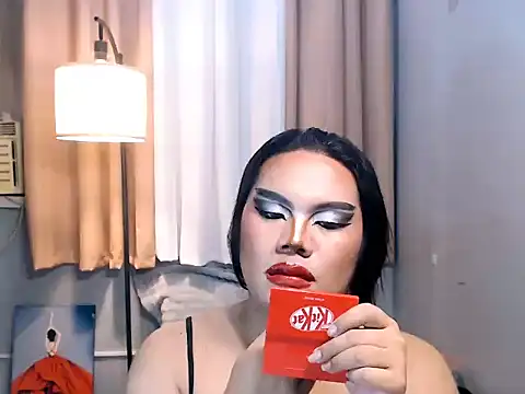 Вебкам-шоу TSbrianaHugeCock