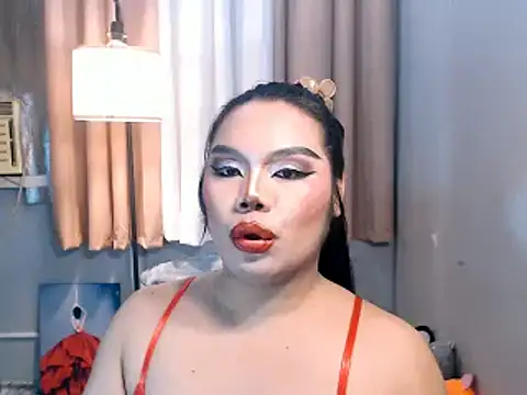 TSbrianaHugeCock 网络视讯表演