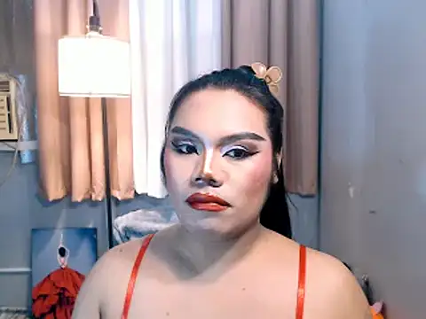 Show modela TSbrianaHugeCock na web-kameri