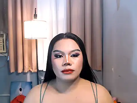 הופעת וובקאם של TSbrianaHugeCock
