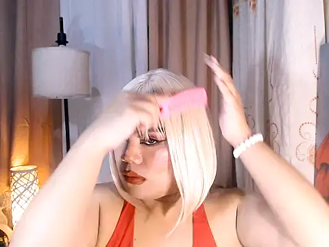 Pokazy przed kamerką – TSbrianaHugeCock