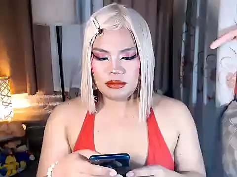 TSbrianaHugeCock 网络视讯表演