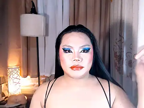 Show modela TSbrianaHugeCock na web-kameri