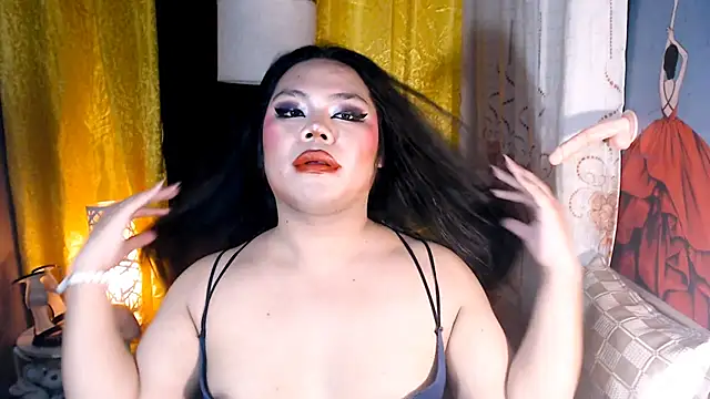 הופעת וובקאם של TSbrianaHugeCock