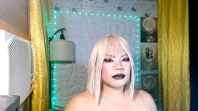 Webkamerová show TSbrianaHugeCock